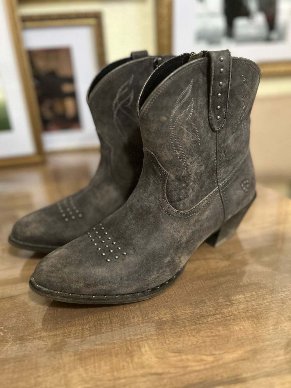 Ariat Women's Dakota Distressed Western Boot Style 10025101 Size 11B